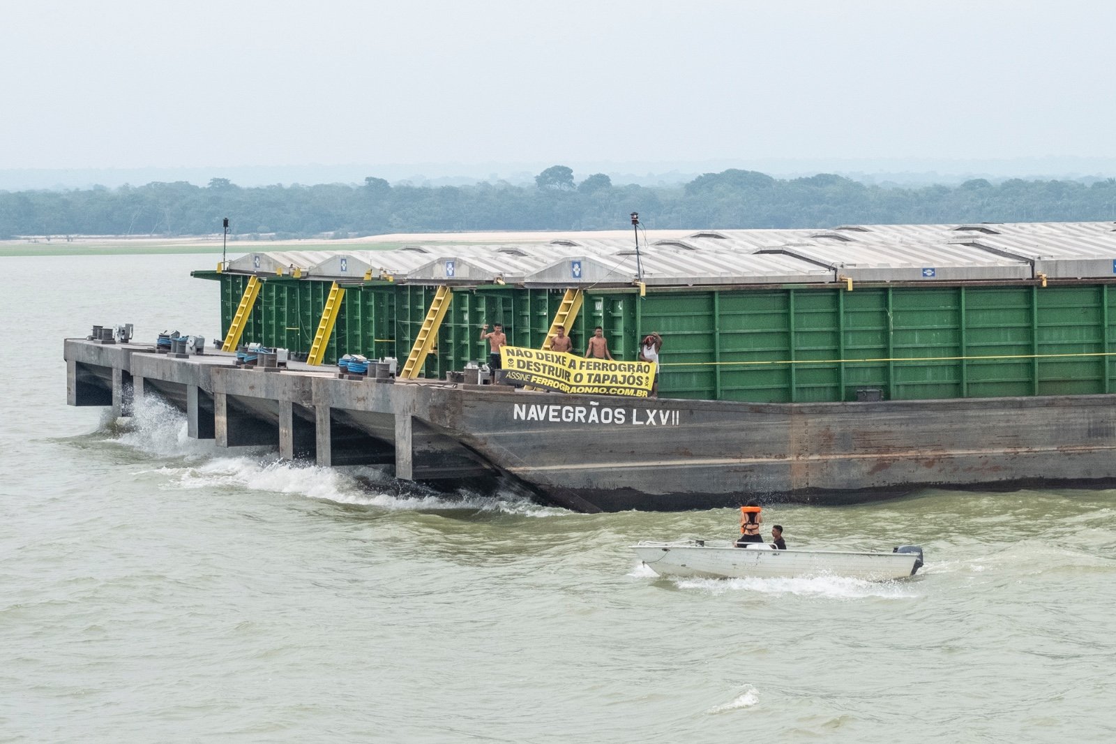 Protesto contra a ferrogrão no Rio Tapajós