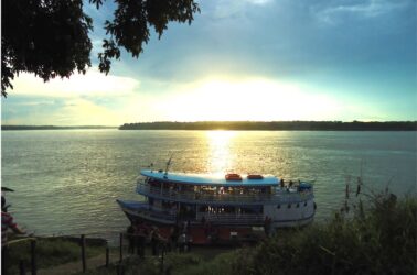 Barco no rio Madeira Foto Brent Milikan (1)
